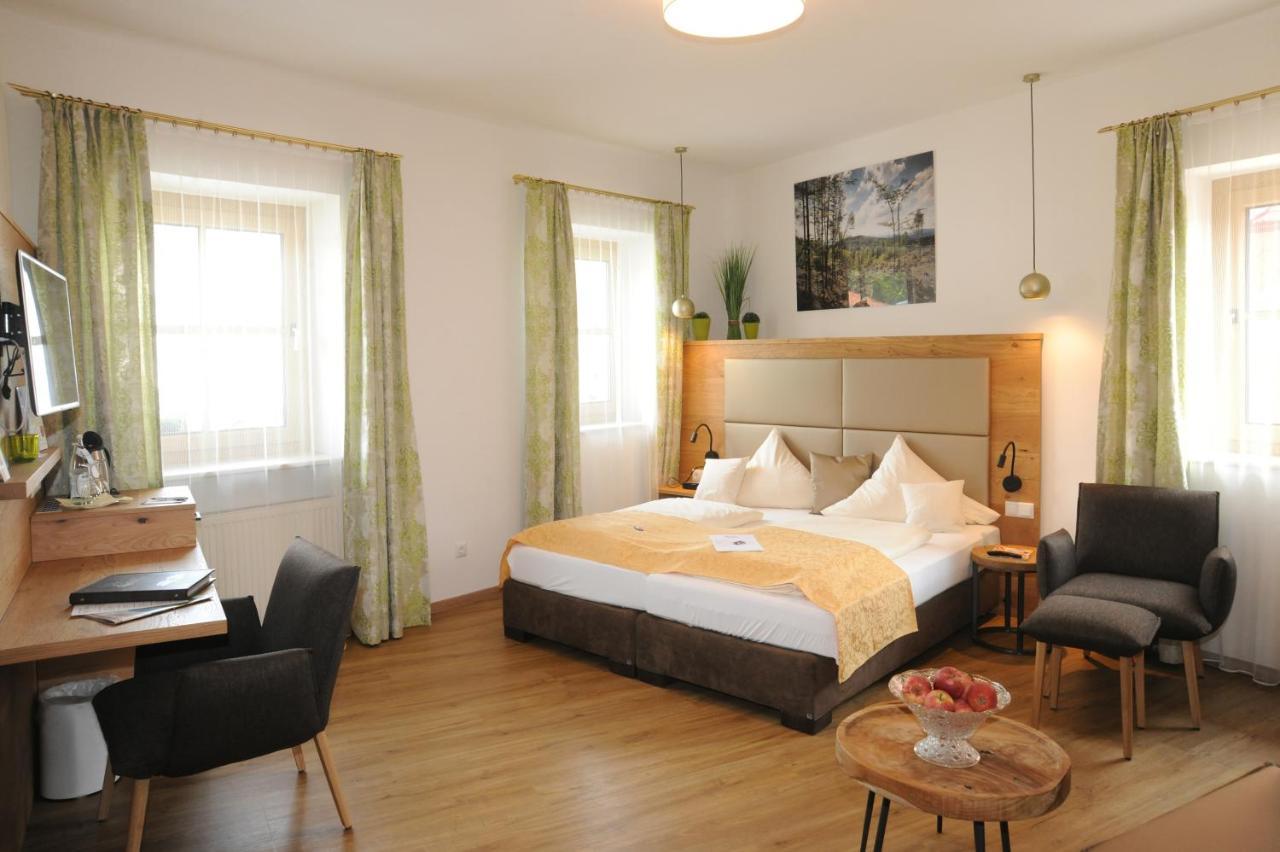 Wander Und Aktiv Hotel Roesslwirt Lam Exterior foto