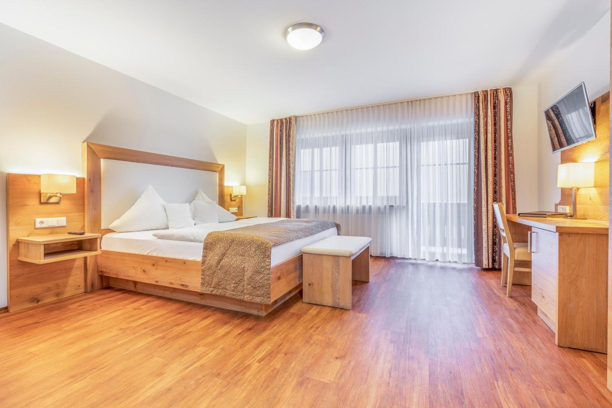 Wander Und Aktiv Hotel Roesslwirt Lam Exterior foto